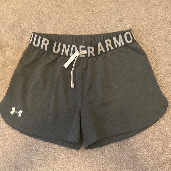 Under Armour Other - Under Armour Youth L (YLG) grey short